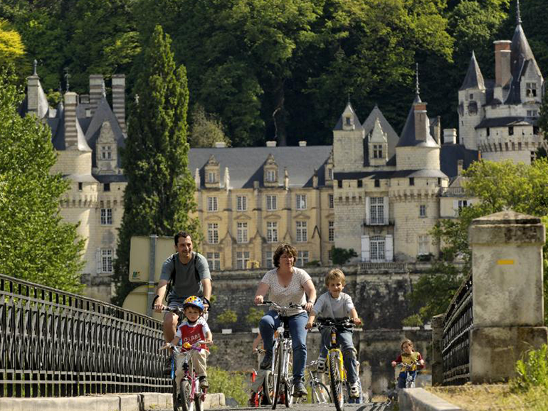 LOIRE VALLEY SECRET CASTLES AND WINE 