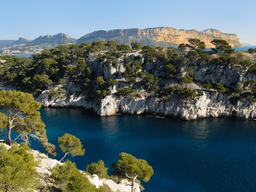 Provence small group Day Tour from Aix en Provence, Cassis, Calanques & Wine tasting, expert tour guide - Mon to Sat