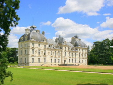 Loire Valley package Small group tour 3 days 2 nights 4*hotel Amboise, 9 best chateaus & 3 wine tasting and tour, expert guide
