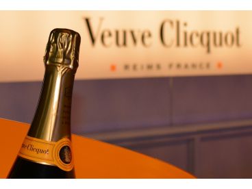 Champagne day trip, Tour and tasting to Veuve Clicquot & a family domain - Lunch included